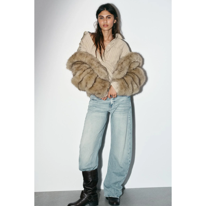 КОРОТКОЕ ПАЛЬТО ИЗ ИСКУССТВЕННОГО МЕХА