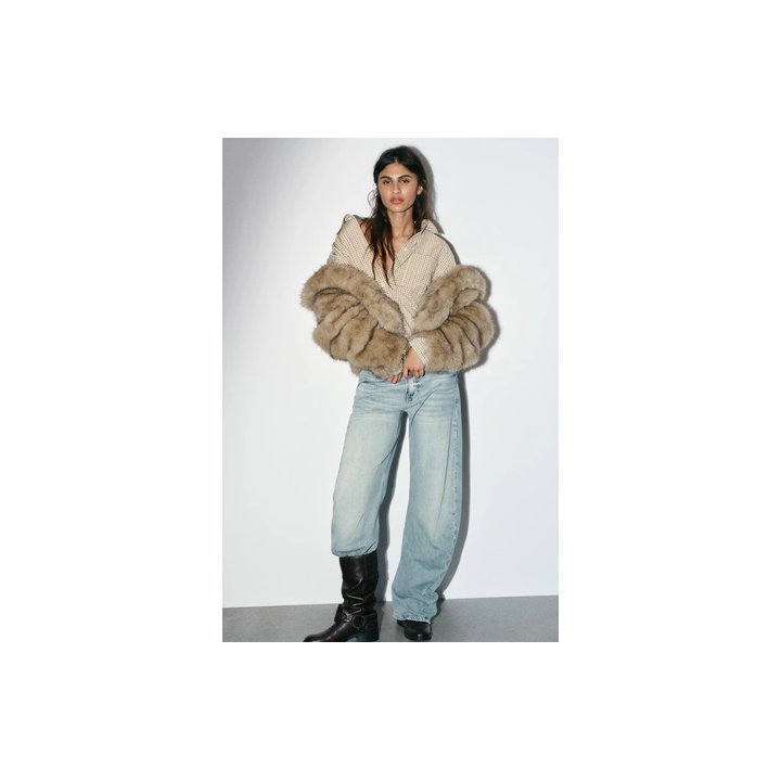 КОРОТКОЕ ПАЛЬТО ИЗ ИСКУССТВЕННОГО МЕХА