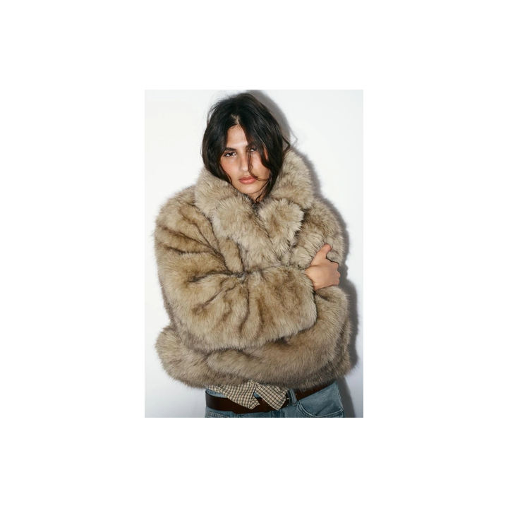 КОРОТКОЕ ПАЛЬТО ИЗ ИСКУССТВЕННОГО МЕХА