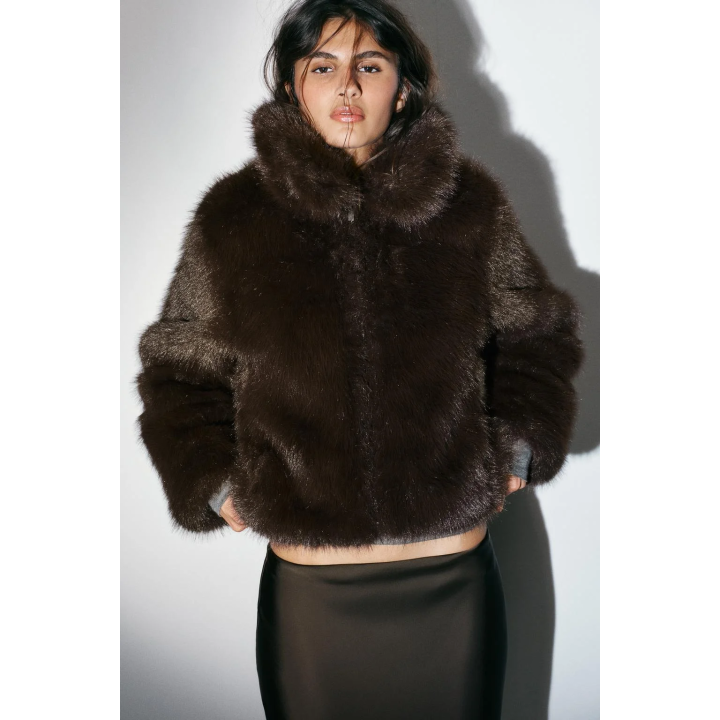 КОРОТКОЕ ПАЛЬТО ИЗ ИСКУССТВЕННОГО МЕХА