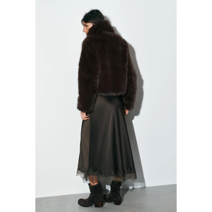 КОРОТКОЕ ПАЛЬТО ИЗ ИСКУССТВЕННОГО МЕХА