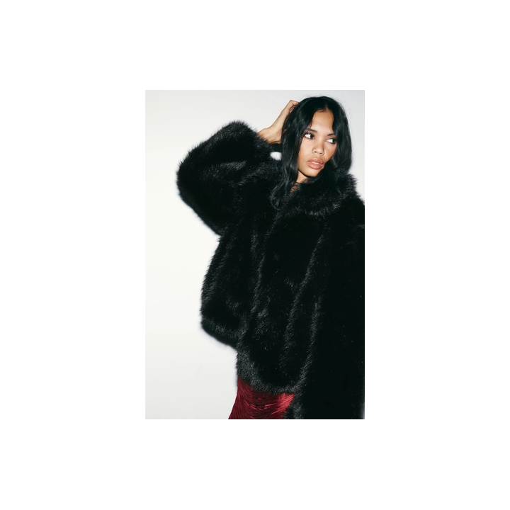 КОРОТКОЕ ПАЛЬТО ИЗ ИСКУССТВЕННОГО МЕХА