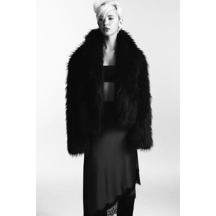 КОРОТКОЕ ПАЛЬТО ИЗ ИСКУССТВЕННОГО МЕХА