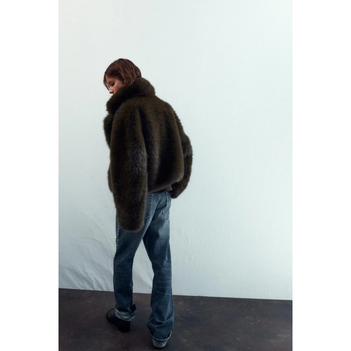 КОРОТКОЕ ПАЛЬТО ИЗ ИСКУССТВЕННОГО МЕХА