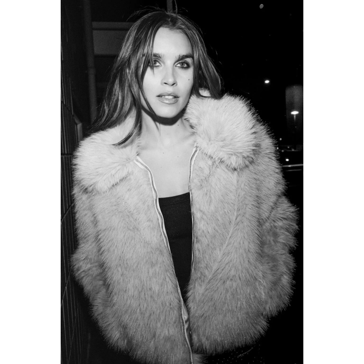 Короткое пальто из искусственного меха с молнией