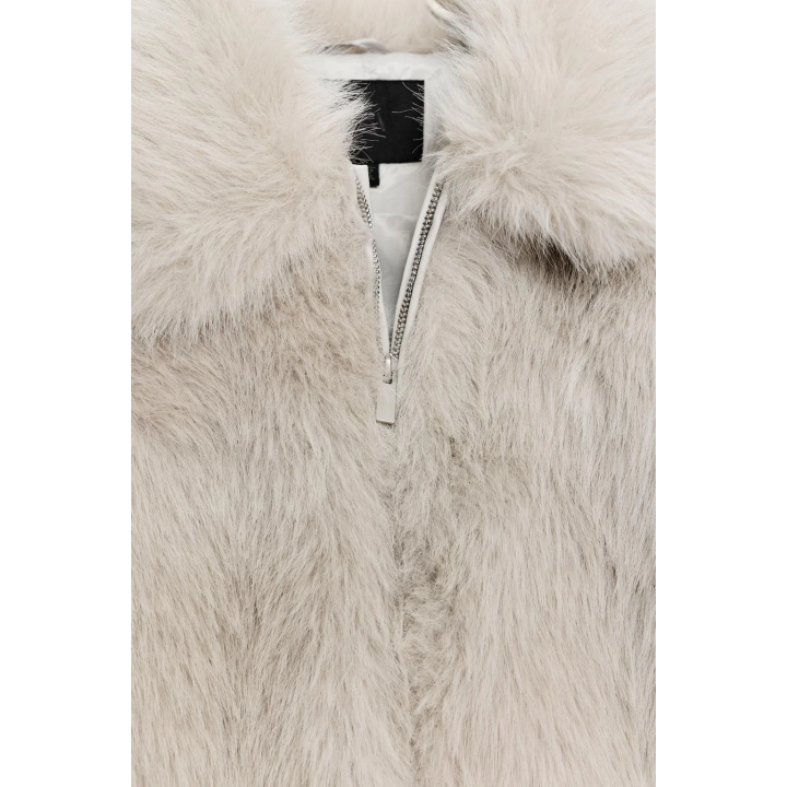 Короткое пальто из искусственного меха с молнией