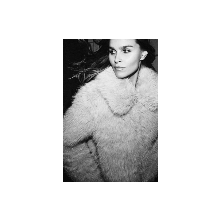 Короткое пальто из искусственного меха с молнией