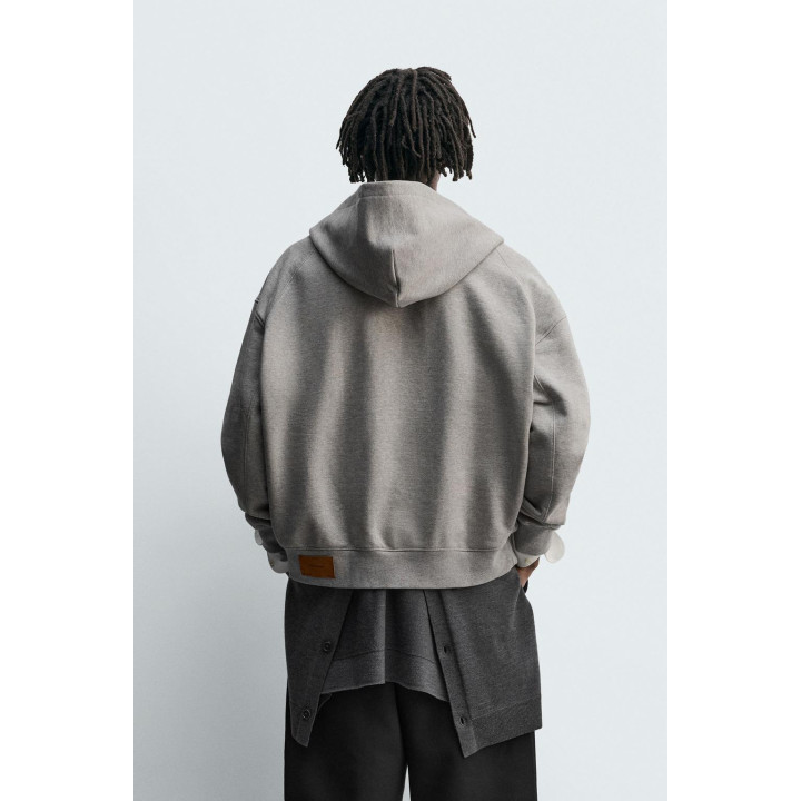 ТОЛСТОВКА НА МОЛНИИ С КАПЮШОНОМ И ЭТИКЕТКОЙ