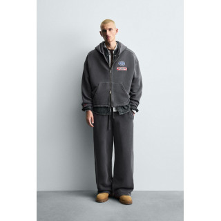 ХУДИ ИЗ ТКАНИ С ЭФФЕКТОМ ПОТЕРТОСТИ С НАШИВКАМИ