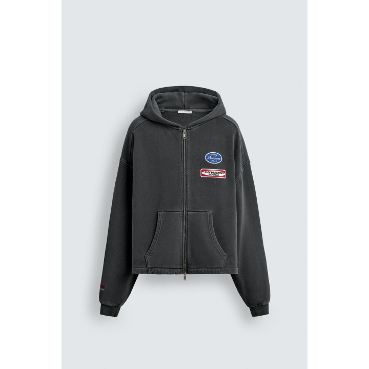 ХУДИ ИЗ ТКАНИ С ЭФФЕКТОМ ПОТЕРТОСТИ С НАШИВКАМИ