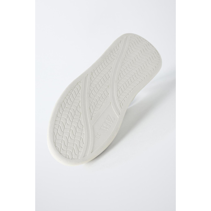 ОБЪЕМНЫЕ КРОССОВКИ