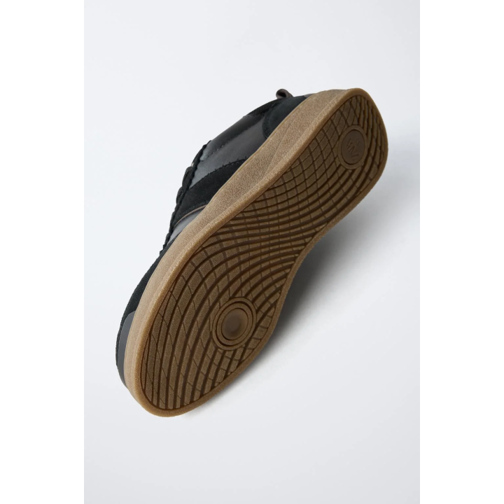 Кожаные кроссовки