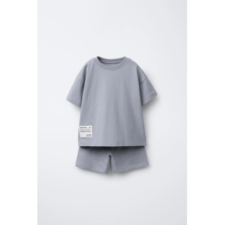 СПОРТИВНЫЙ КОСТЮМ С ЭТИКЕТКОЙ