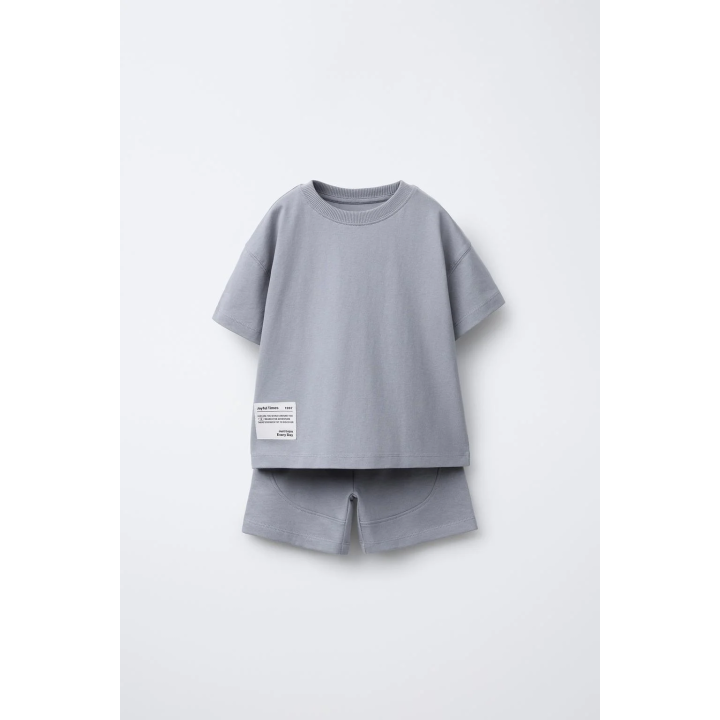 СПОРТИВНЫЙ КОСТЮМ С ЭТИКЕТКОЙ