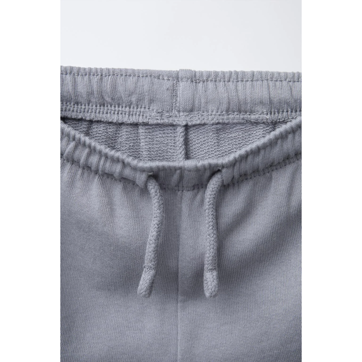 СПОРТИВНЫЙ КОСТЮМ С ЭТИКЕТКОЙ