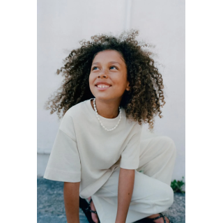 Простая футболка из плотного хлопка