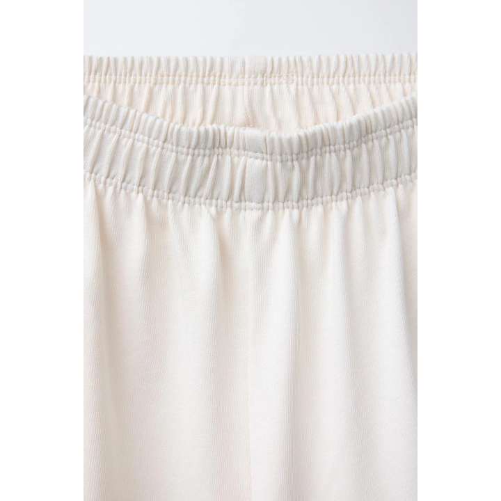 Брюки с широкими штанинами из плотной ткани