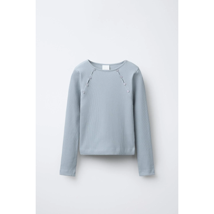 ФУТБОЛКА В РУБЧИК С ПУГОВИЦАМИ И ВЫРЕЗОМ