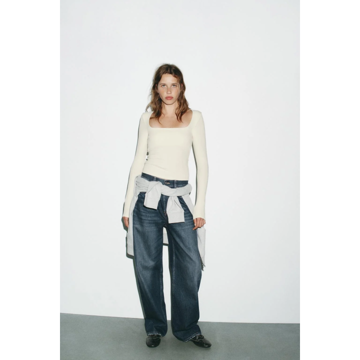 ФУТБОЛКА В РУБЧИК С КВАДРАТНЫМ ВЫРЕЗОМ