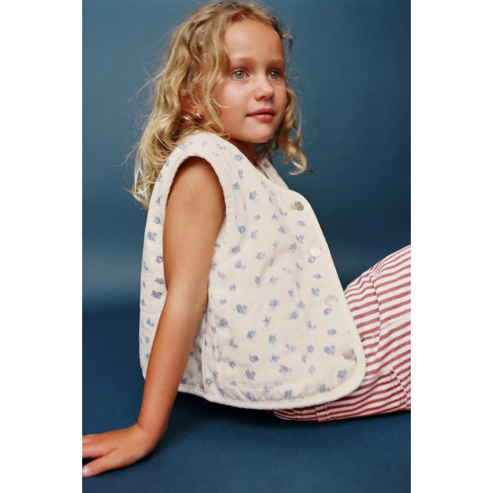 ЖИЛЕТ ИЗ САРЖИ С ЦВЕТОЧНЫМ ПРИНТОМ