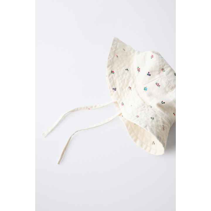 Шляпа с цветочным рисунком из твила