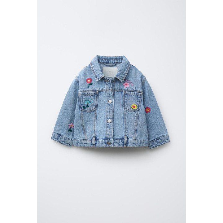 Джинсовая куртка с вышитыми цветами