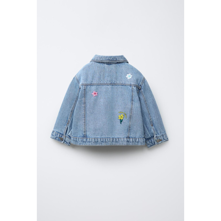 Джинсовая куртка с вышитыми цветами