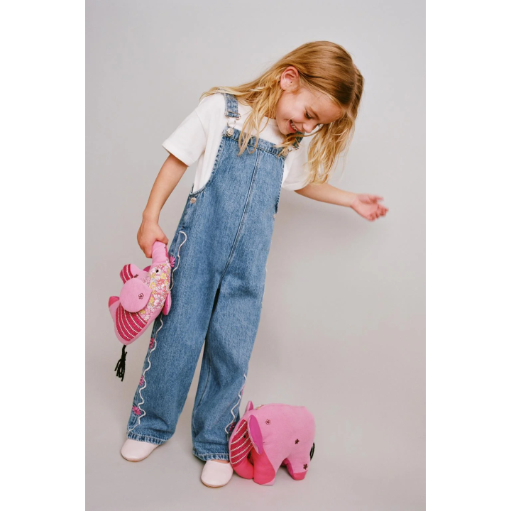ДЖИНСОВЫЙ КОМБИНЕЗОН С ВЫШИВКОЙ «ВОЛНА» И ЦВЕТАМИ