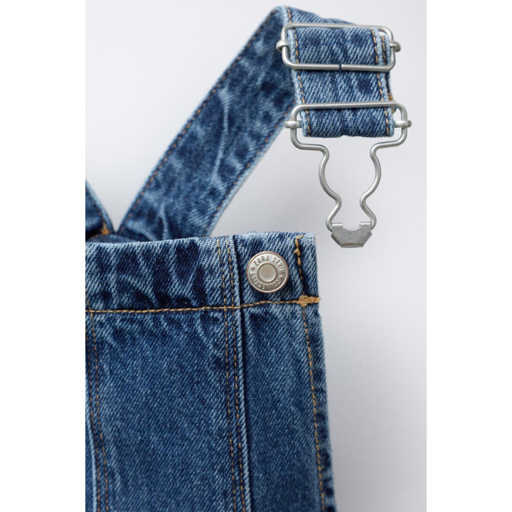 Джинсовый комбинезон с вышитыми звездами