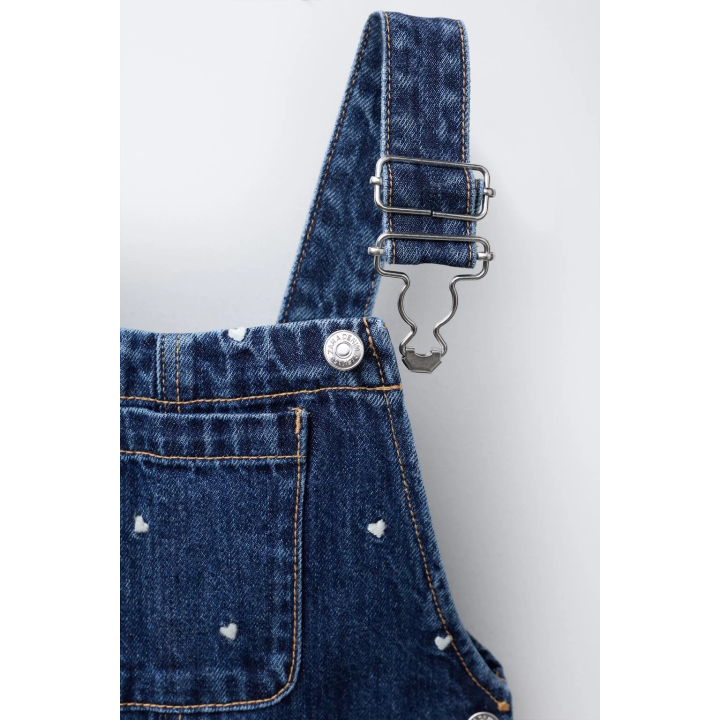 ДЖИНСОВЫЙ КОМБИНЕЗОН С ВЫШИВКОЙ «СЕРДЦА»