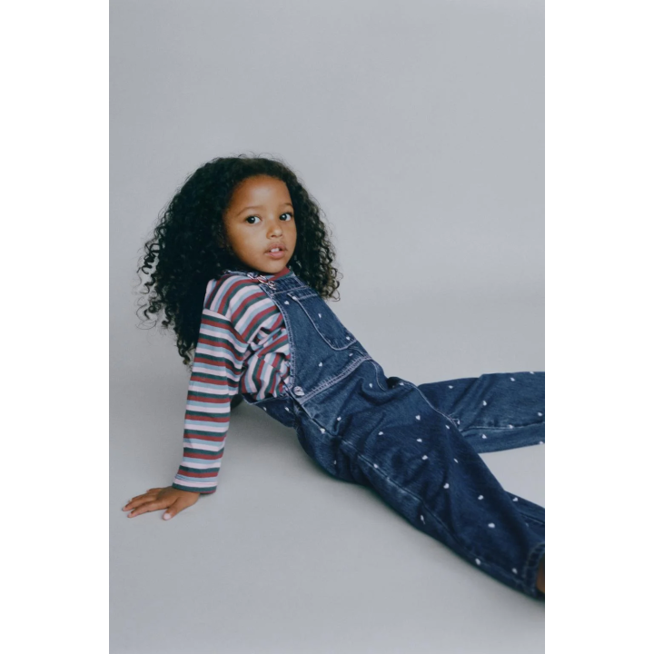 ДЖИНСОВЫЙ КОМБИНЕЗОН С ВЫШИВКОЙ «СЕРДЦА»