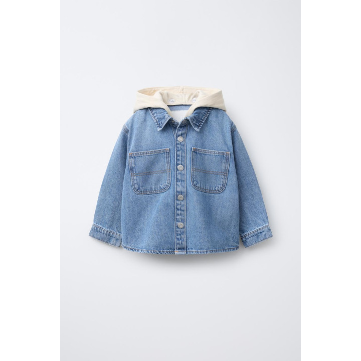 ДЖИНСОВАЯ КУРТКА-РУБАШКА С ОТСТЕГИВАЮЩИМСЯ КАПЮШОНОМ