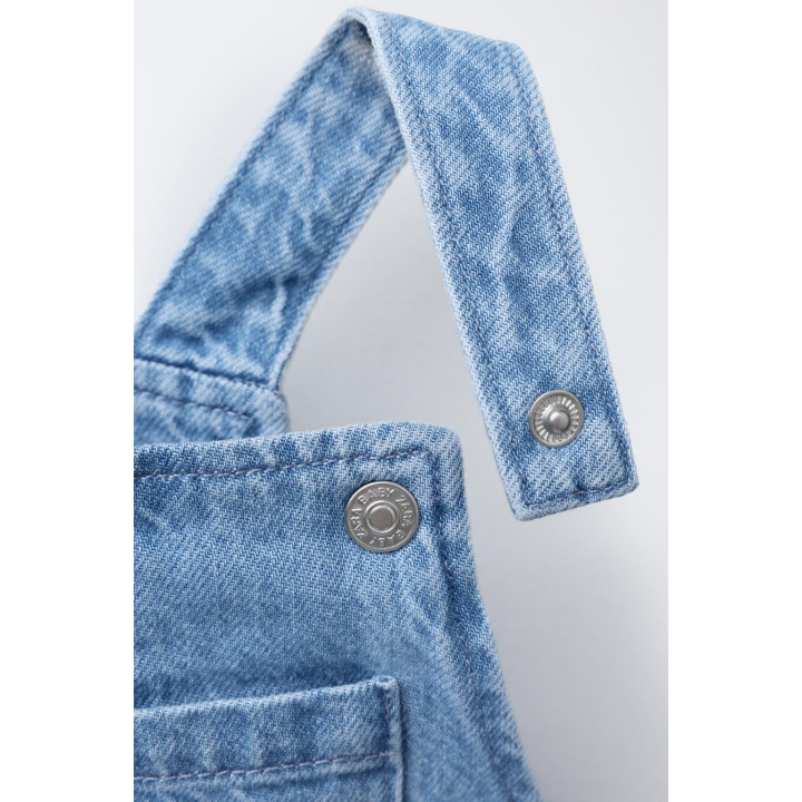 Джинсовые шорты-комбинезон