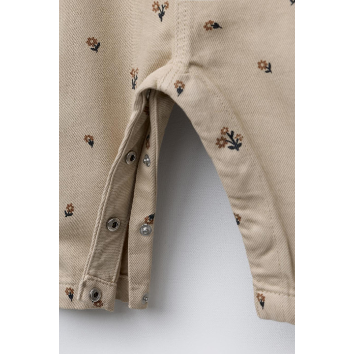 КОМБИНЕЗОН ИЗ ТВИЛА С ЦВЕТОЧНЫМ ПРИНТОМ