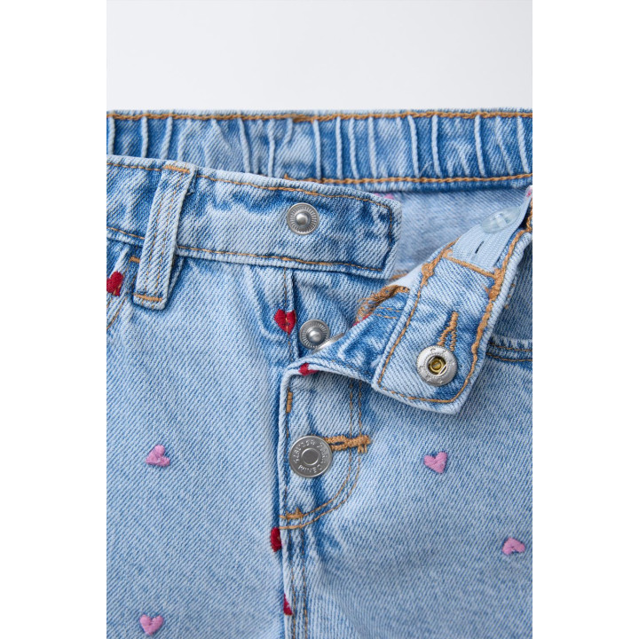 Джинсовые бермуды с высокой талией и вышитыми сердечками