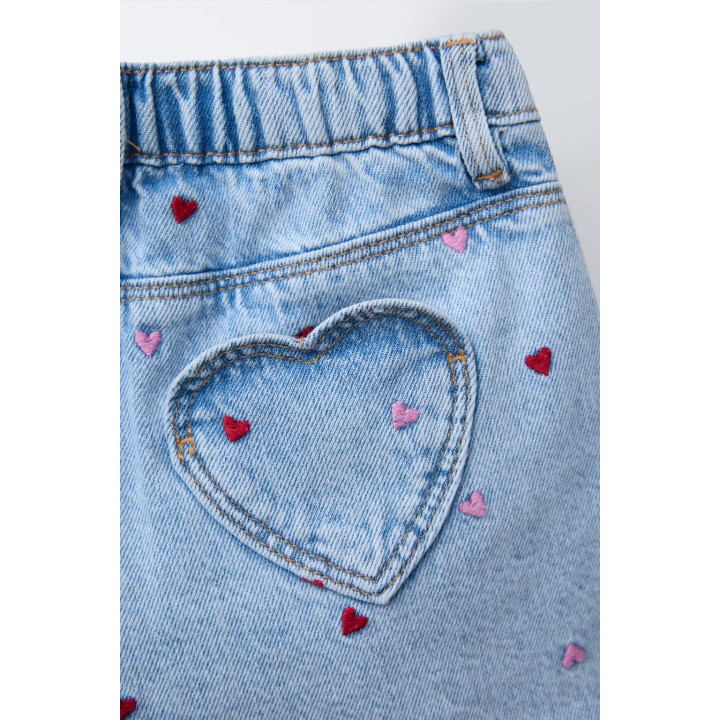 Джинсовые бермуды с высокой талией и вышитыми сердечками