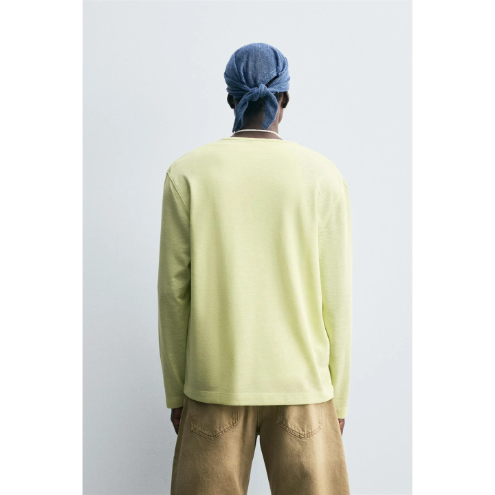 ЛЕГКАЯ ФУТБОЛКА С ВОРОТНИКОМ НА ПУГОВИЦАХ