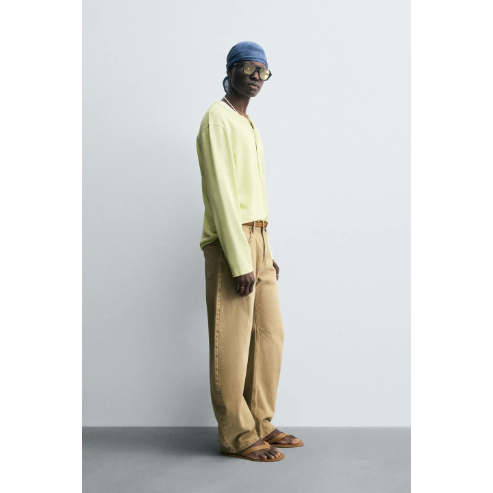 ЛЕГКАЯ ФУТБОЛКА С ВОРОТНИКОМ НА ПУГОВИЦАХ