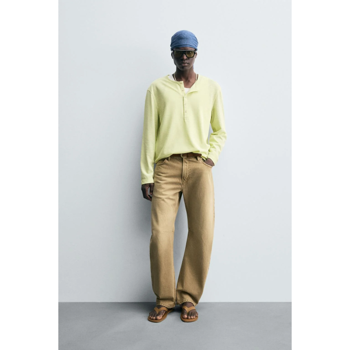 ЛЕГКАЯ ФУТБОЛКА С ВОРОТНИКОМ НА ПУГОВИЦАХ