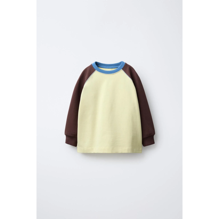 ФУТБОЛКА С РУКАВАМИ РЕГЛАН И КОНТРАСТНЫМИ ДЕТАЛЯМИ