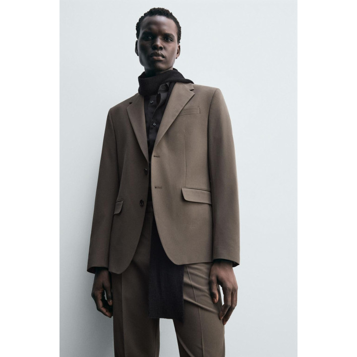 КОСТЮМНЫЙ ПИДЖАК КОМФОРТНОЙ ПОСАДКИ