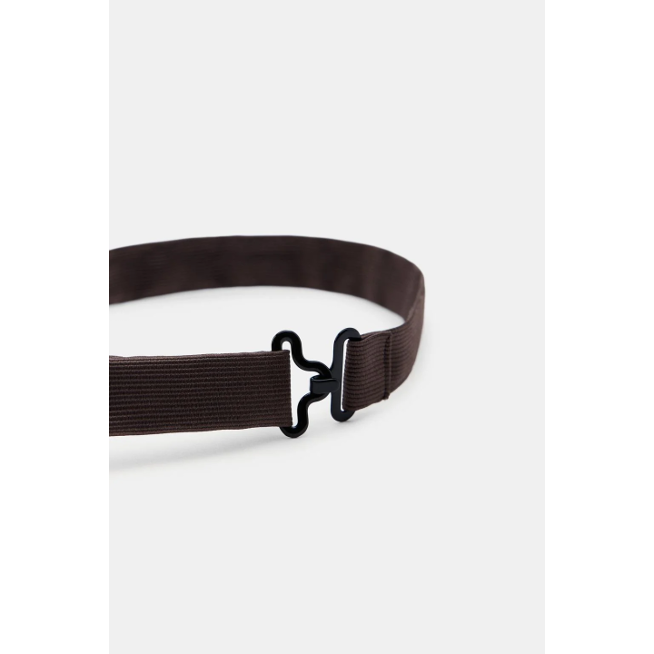 ОДНОТОННЫЙ ГАЛСТУК С БРОШАМИ В ВИДЕ БАБОЧЕК И ЦВЕТОВ