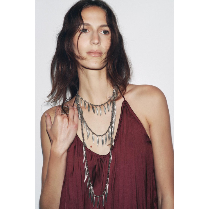 ОЖЕРЕЛЬЕ С ТЕКСТУРНЫМИ ДЕТАЛЯМИ И БУСИНАМИ