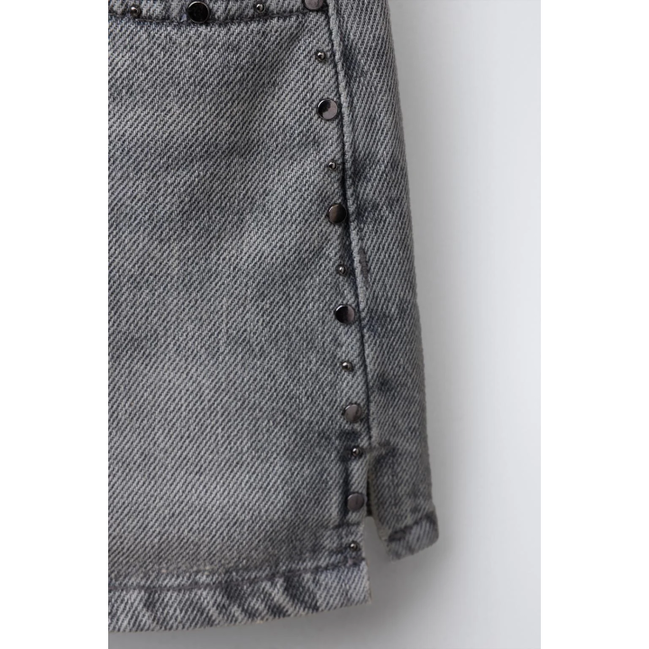 ДЖИНСОВАЯ ЮБКА-ШОРТЫ С ЗАКЛЕПКАМИ