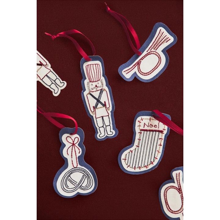 PACK OF CHRISTMAS FIGURE GIFT TAGS (PACK OF 8)