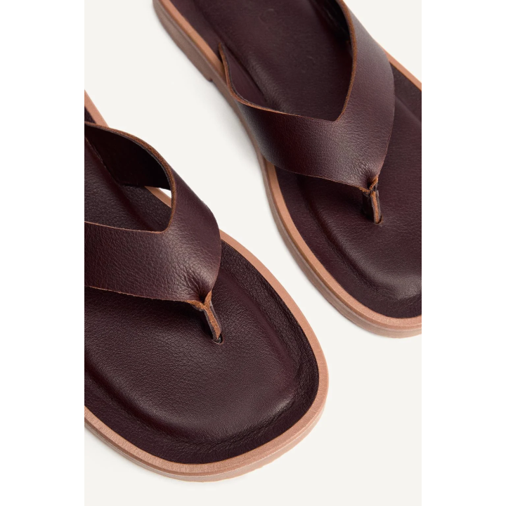 Кожаные сандалии