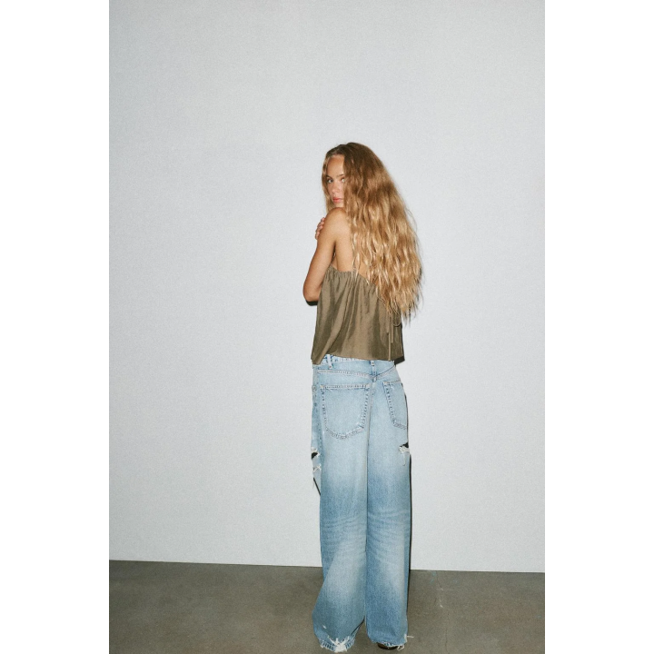 ТОП ИЗ СТРУЯЩЕЙСЯ ТКАНИ С ПУГОВИЦАМИ И БРЕТЕЛЯМИ