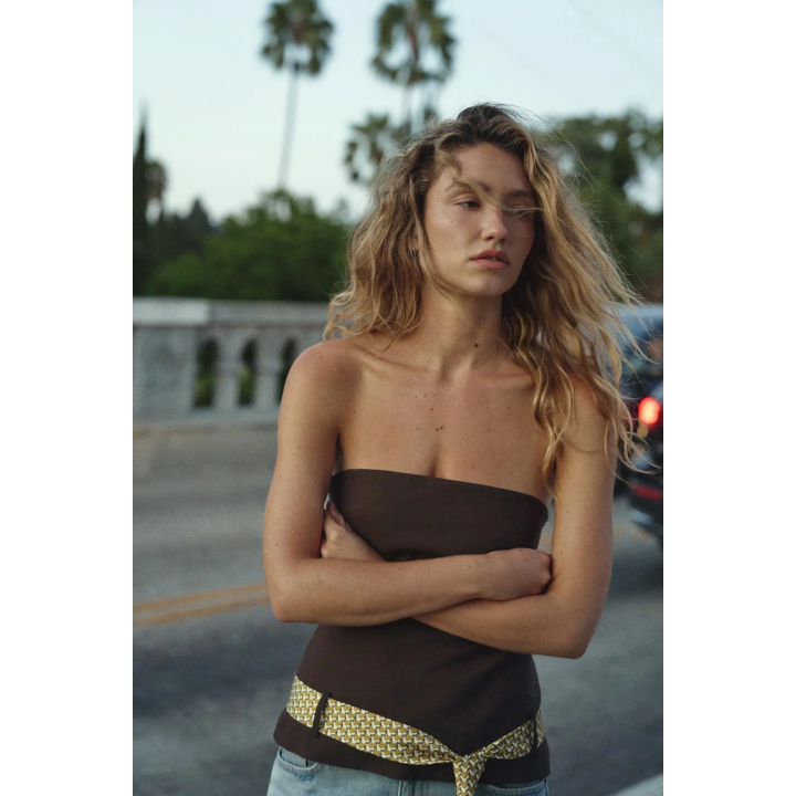 ТОП БЕЗ БРЕТЕЛЕЙ С РЕМНЕМ-ГАЛСТУКОМ