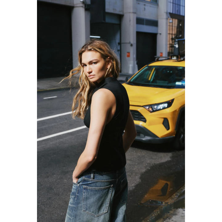 ТОП С ДРАПИРОВАННЫМ ВОРОТНИКОМ