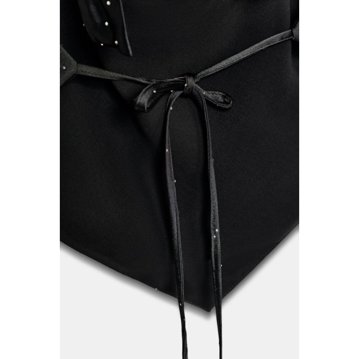 Топ на шее из атласа с камнями